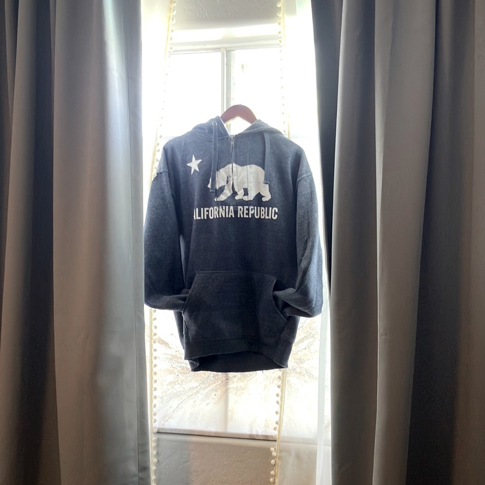 California Republic hoodie. Size Large.